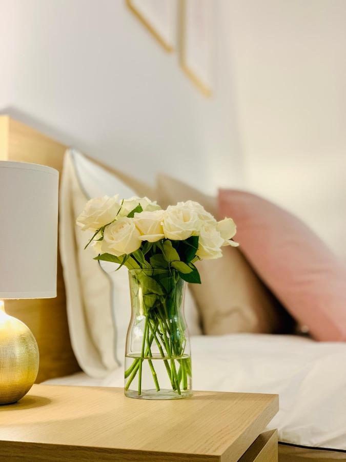 Apartament W Centrum Miasta Z Darmowym Parkingiem Dla Dwojga -Apartamenty Pod Zlotym Lwem 쿠드즈코 외부 사진