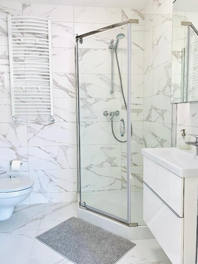 Apartament W Centrum Miasta Z Darmowym Parkingiem Dla Dwojga -Apartamenty Pod Zlotym Lwem 쿠드즈코 외부 사진