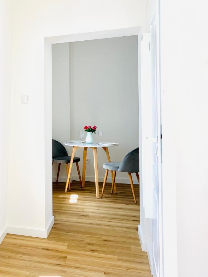 Apartament W Centrum Miasta Z Darmowym Parkingiem Dla Dwojga -Apartamenty Pod Zlotym Lwem 쿠드즈코 외부 사진